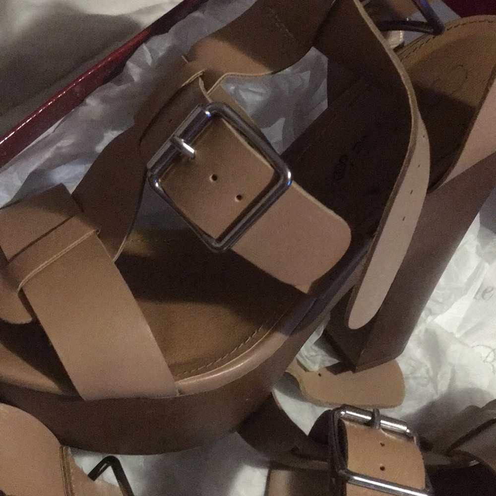 Heels - Picture 2 of 3